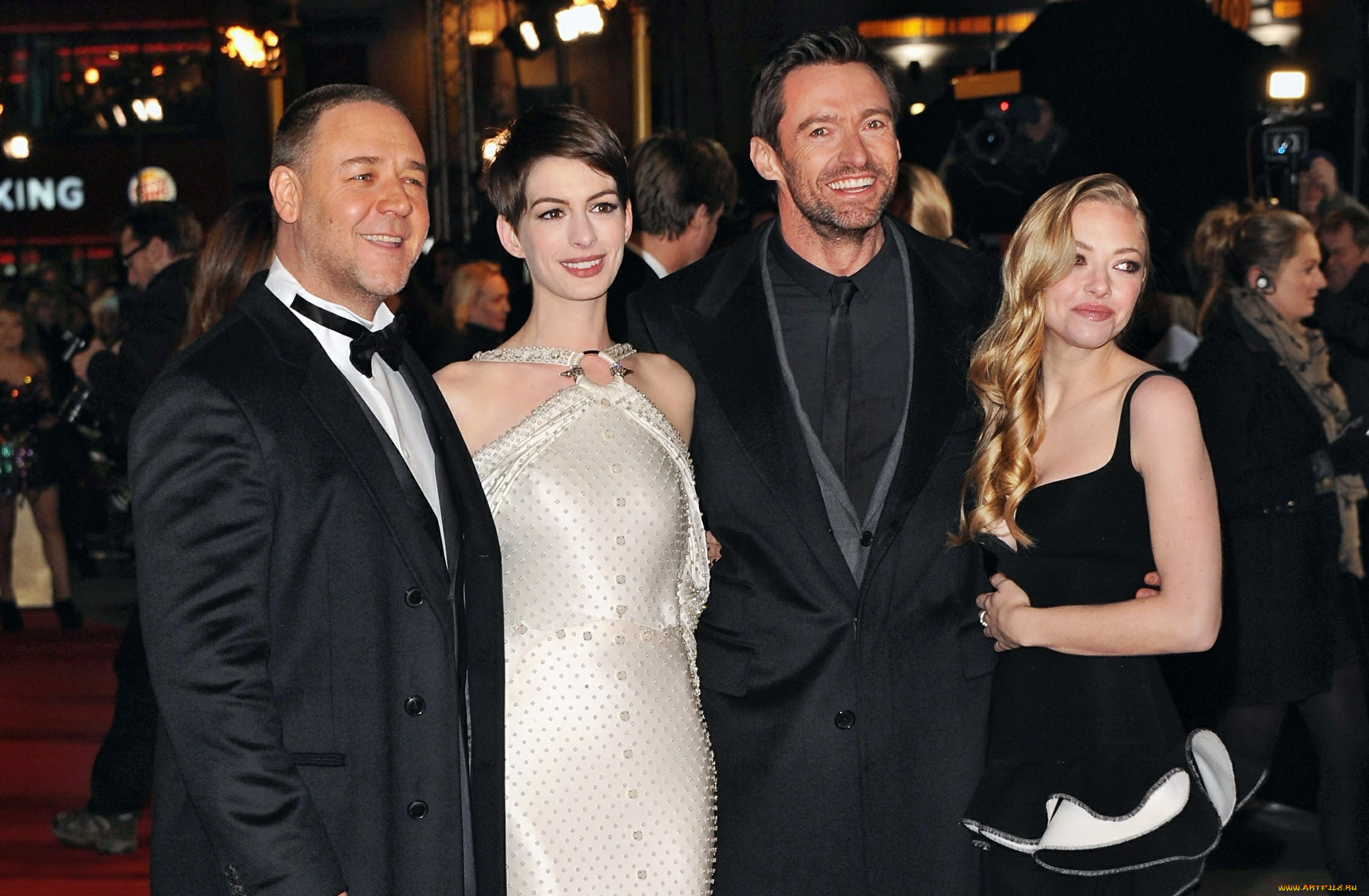 , , amanda, seyfriend, hugh, jackman, anne, hathaway, russell, crowe